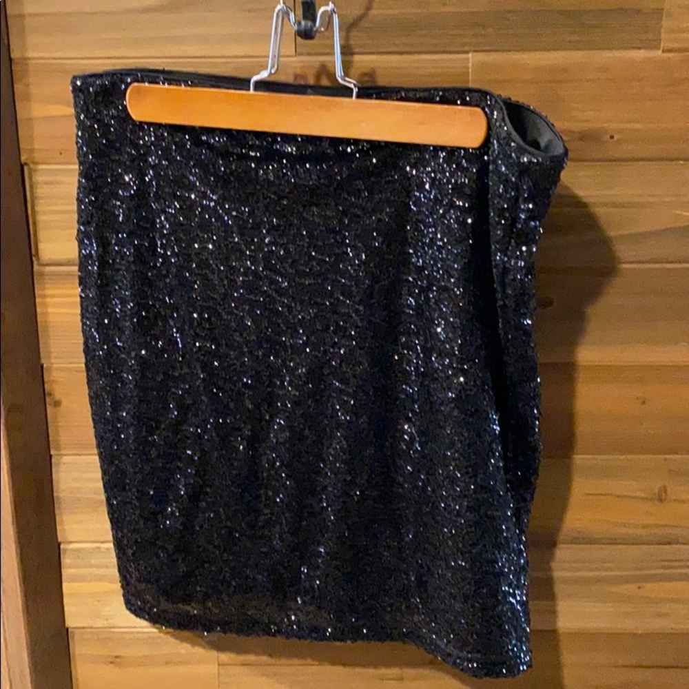 🥂H&M Fun black sparkley skirt